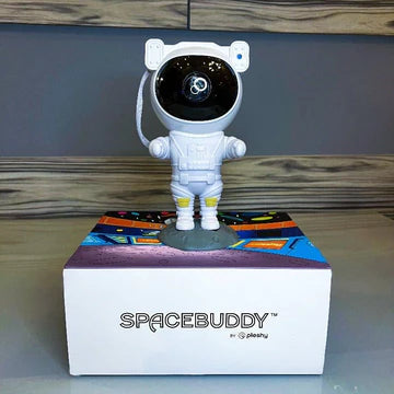 رائد الفضاء Spacebuddy™ : جهاز عرض ضوئي ليلي للفضاء و نجوم المجرة مع لوحة تحكم عن بعد